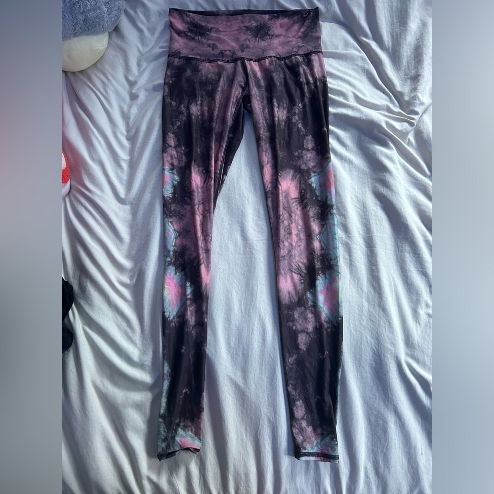 Teeki tie dye feather leggings